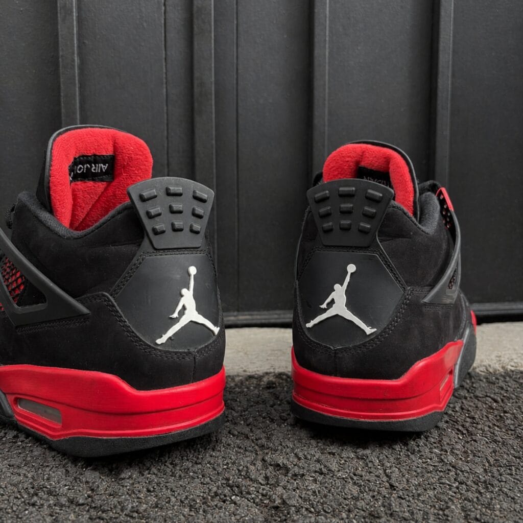 Talon Air Jordan 4 Retro Red Thunder avec logo Jumpman rouge