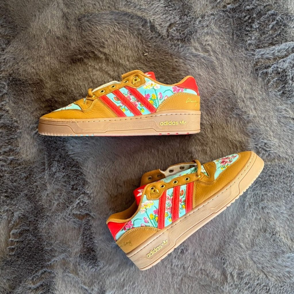 Présentation de la sneaker Adidas Rivalry Low Unheardof Mom’s Ugly Couch Mesa