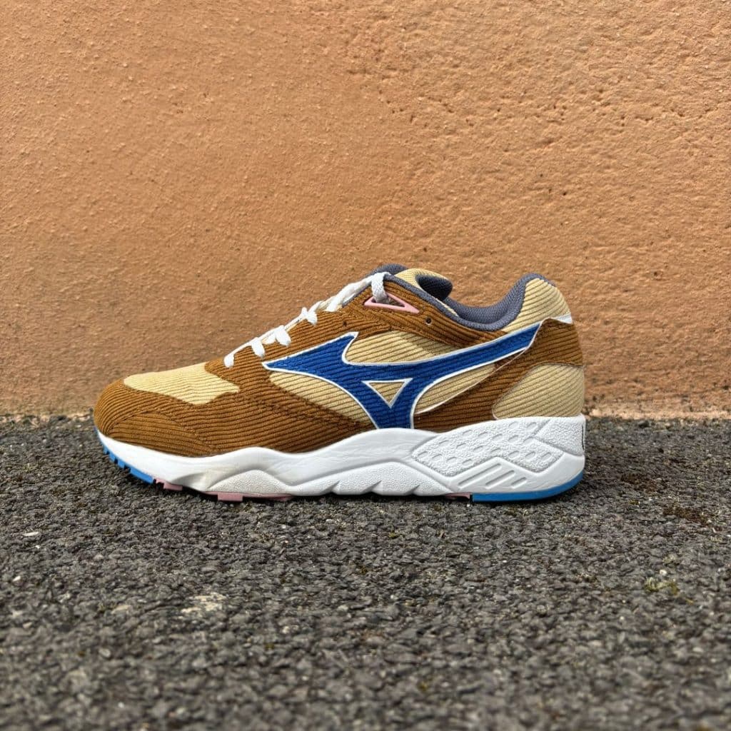 Présentation de la sneaker Mizuno en collaboration avec Shinzo Paris vu de face
